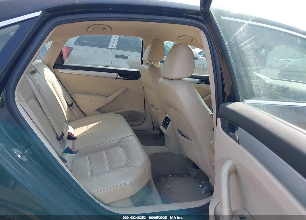 2013 VOLKSWAGEN PASSAT VIN: 1VWBP7A38DC028586