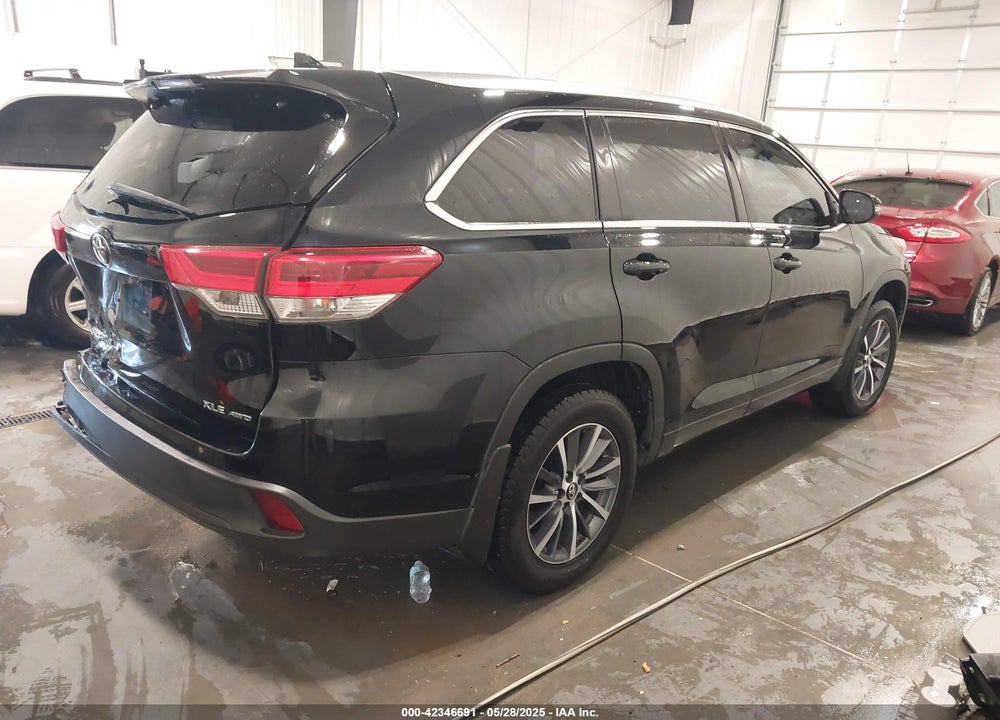 2017 TOYOTA HIGHLANDER VIN: 5TDJZRFH9HS394733