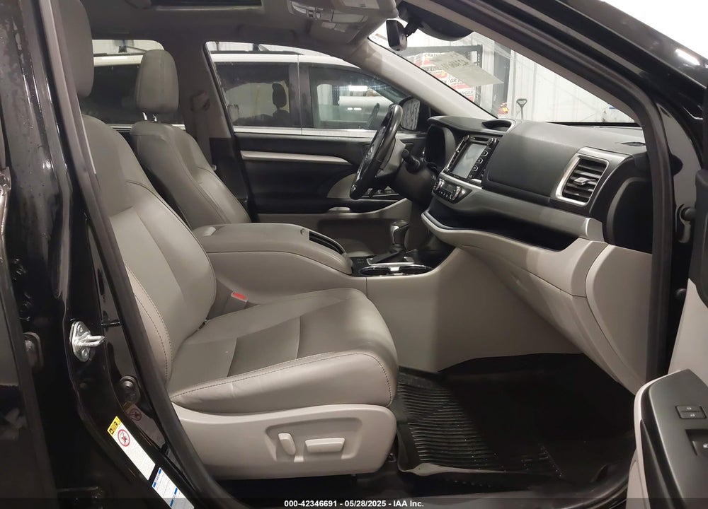 2017 TOYOTA HIGHLANDER VIN: 5TDJZRFH9HS394733