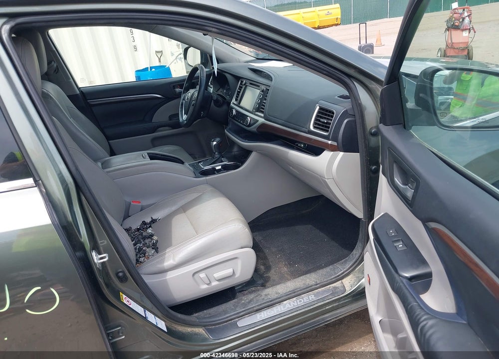 2015 TOYOTA HIGHLANDER VIN: 5TDDKRFH3FS095916