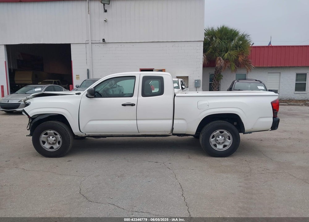 2018 TOYOTA TACOMA SR/SR5 VIN: 5TFRX5GN4JX110334