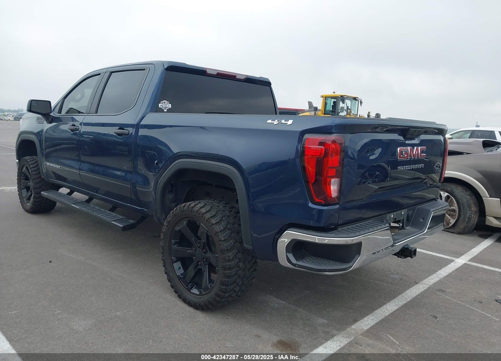 2022 GMC --- VIN: 3GTUUAED5NG642076