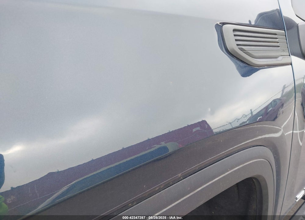 2022 GMC --- VIN: 3GTUUAED5NG642076