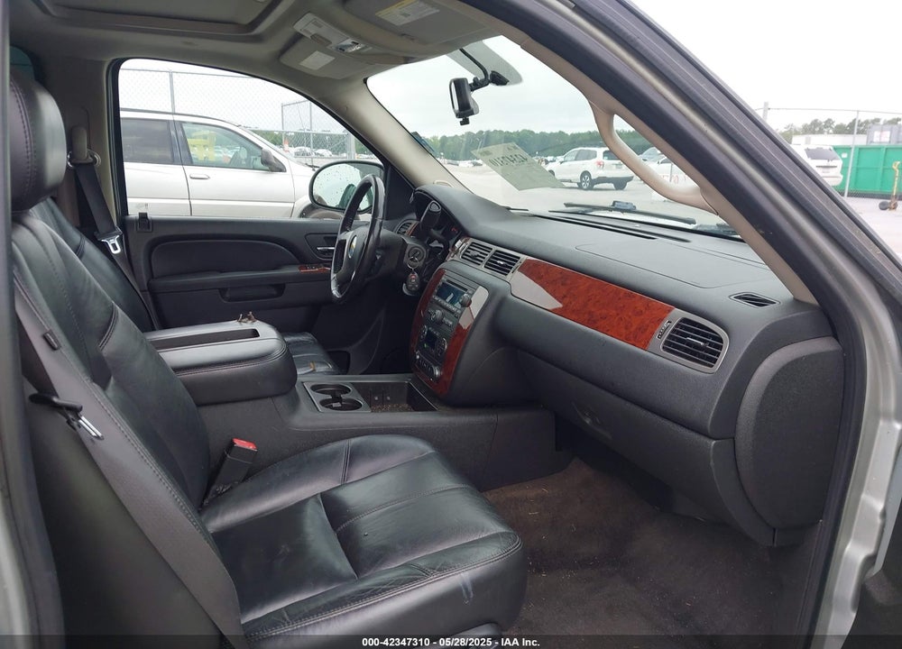 2011 CHEVROLET TAHOE LT VIN: 1GNSCBE0XBR111861