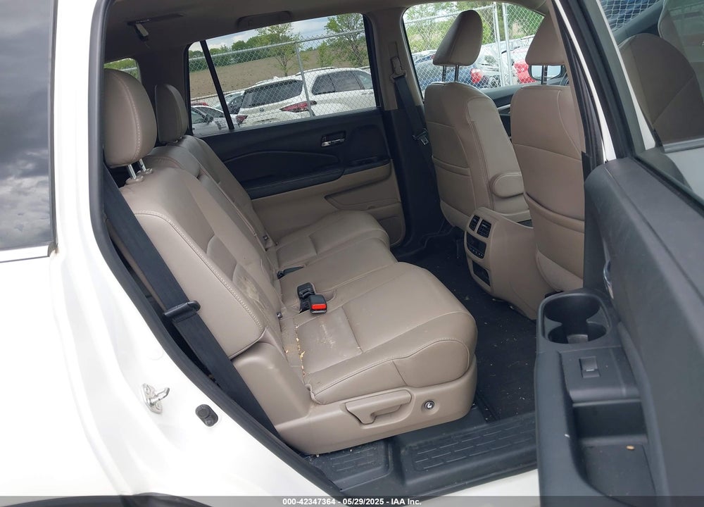 2017 HONDA PILOT VIN: 5FNYF6H55HB098573