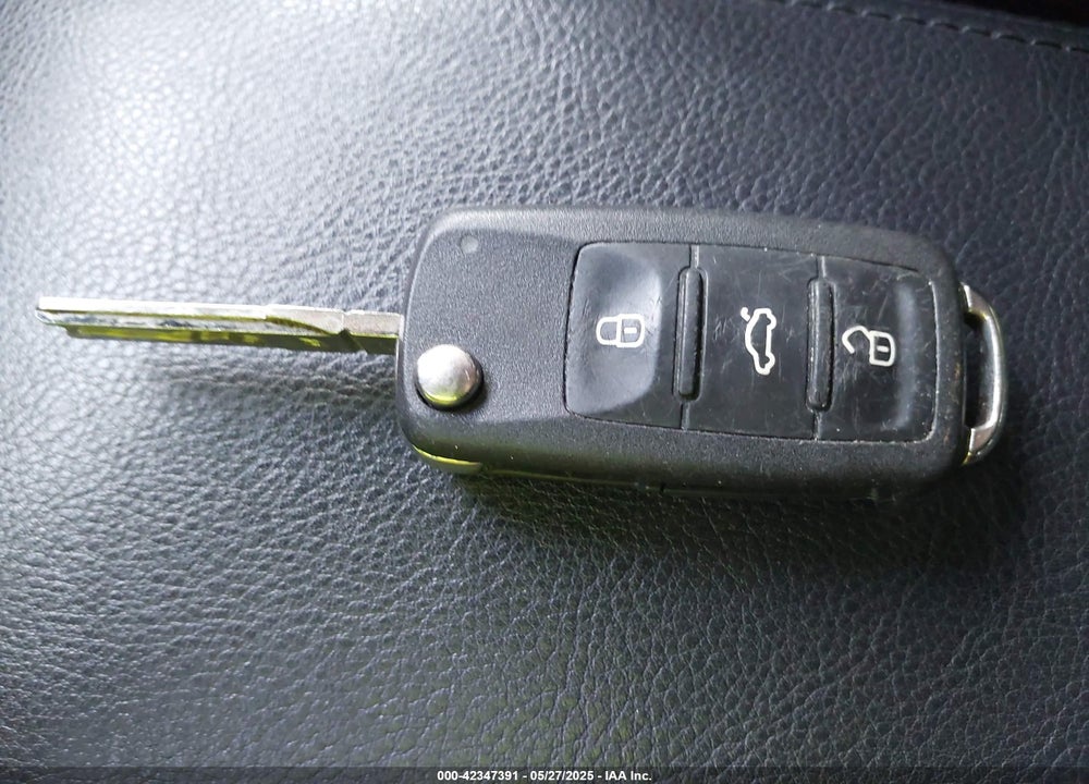 2010 VOLKSWAGEN TIGUAN VIN: WVGBV7AX5AW529548