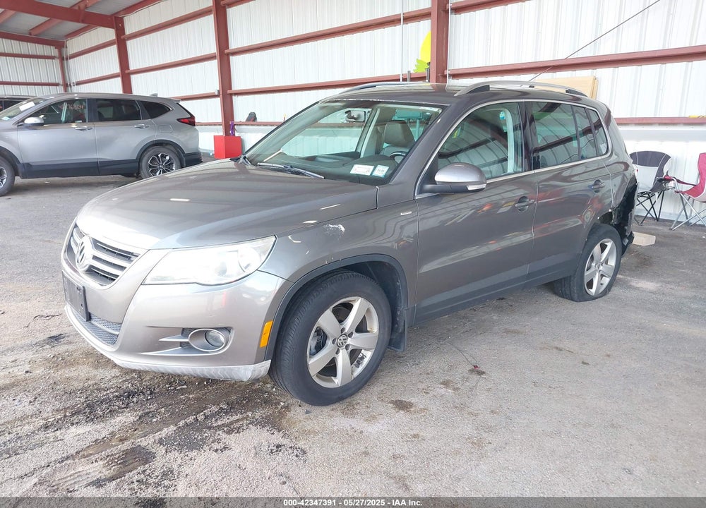 2010 VOLKSWAGEN TIGUAN VIN: WVGBV7AX5AW529548