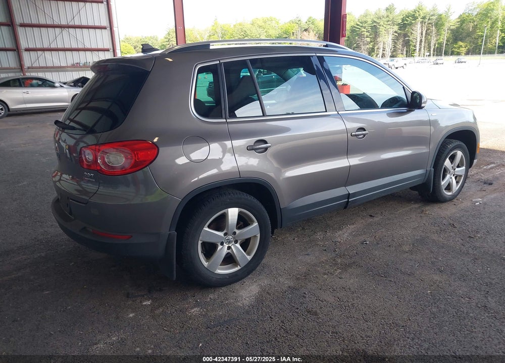 2010 VOLKSWAGEN TIGUAN VIN: WVGBV7AX5AW529548