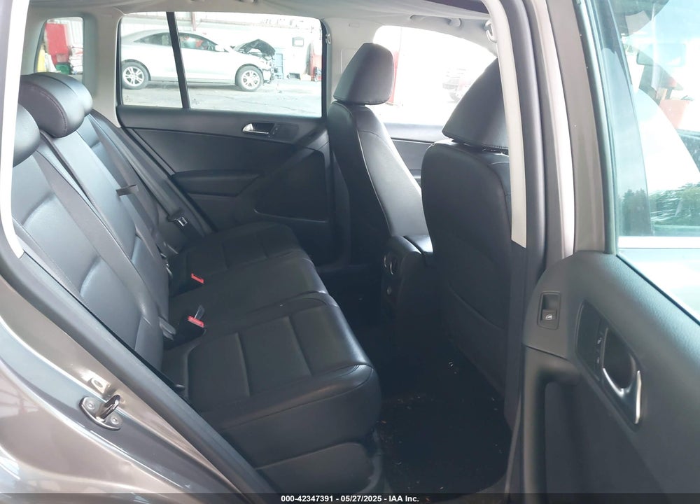 2010 VOLKSWAGEN TIGUAN VIN: WVGBV7AX5AW529548