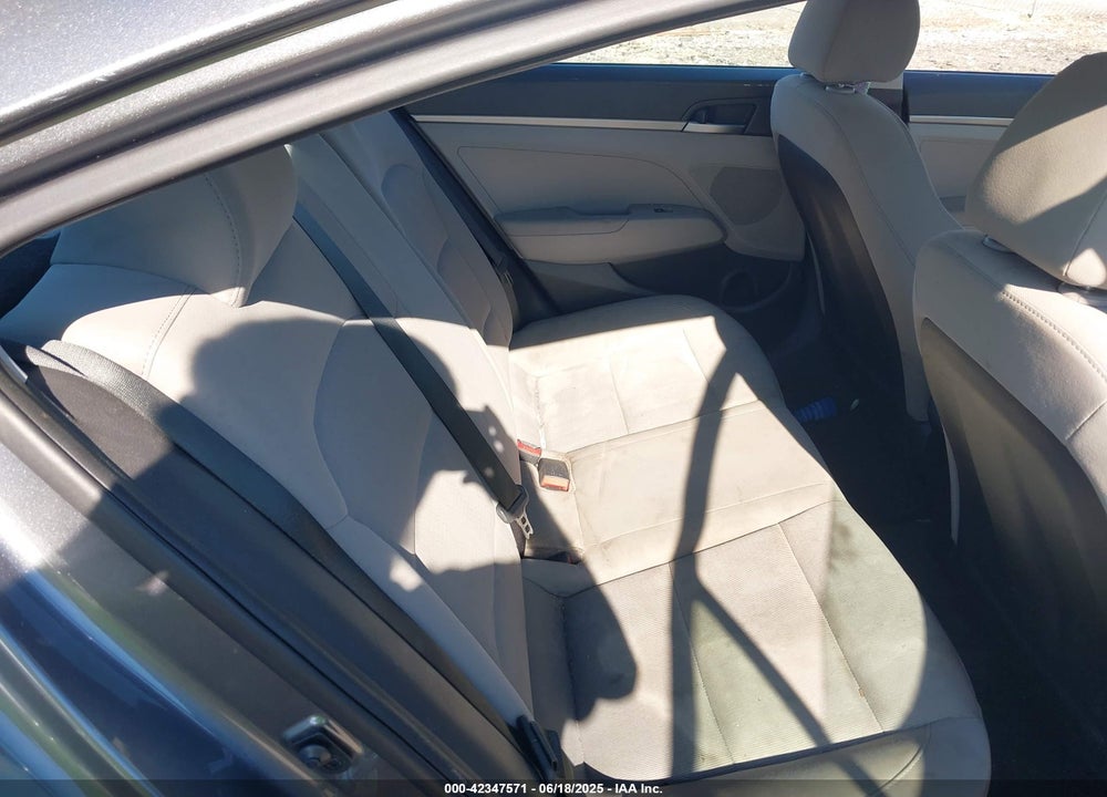 2018 HYUNDAI ELANTRA VIN: 5NPD74LF2JH374537