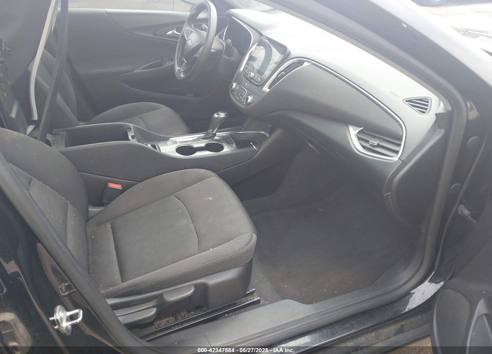 2019 CHEVROLET MALIBU VIN: 1G1ZD5ST4KF139217