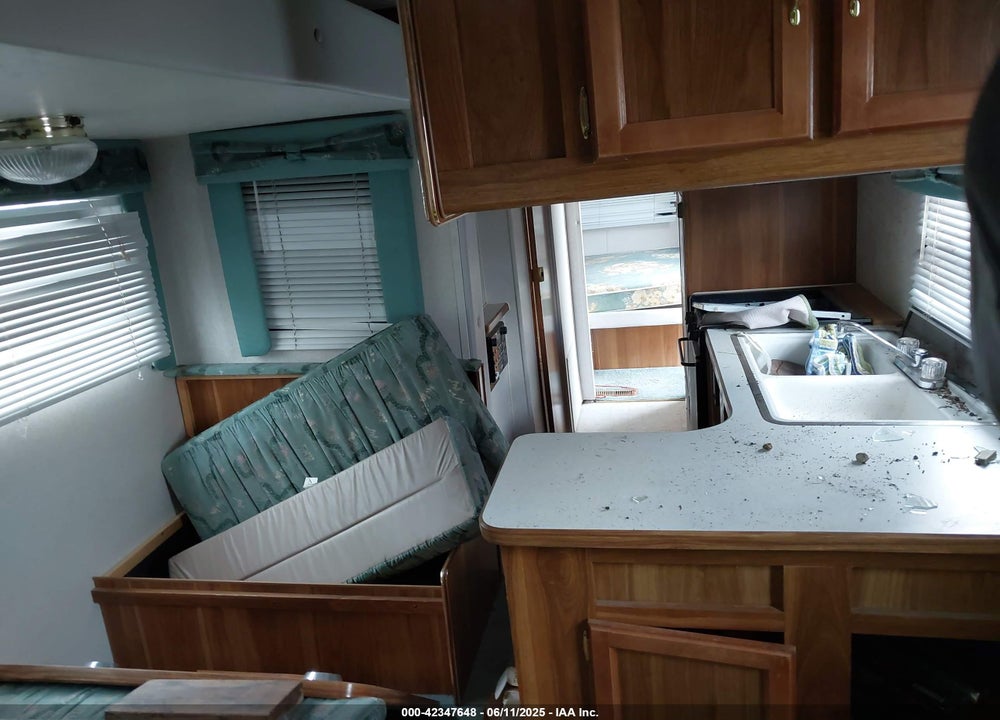 1998 FOREST RIVER SANDPIPER VIN: 4X4TSAA26WC011499
