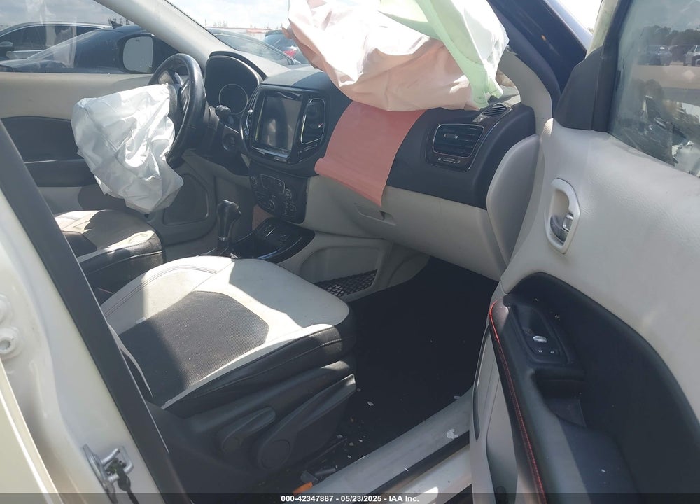 2019 JEEP COMPASS LIMITED FWD VIN: 3C4NJCCBXKT725774