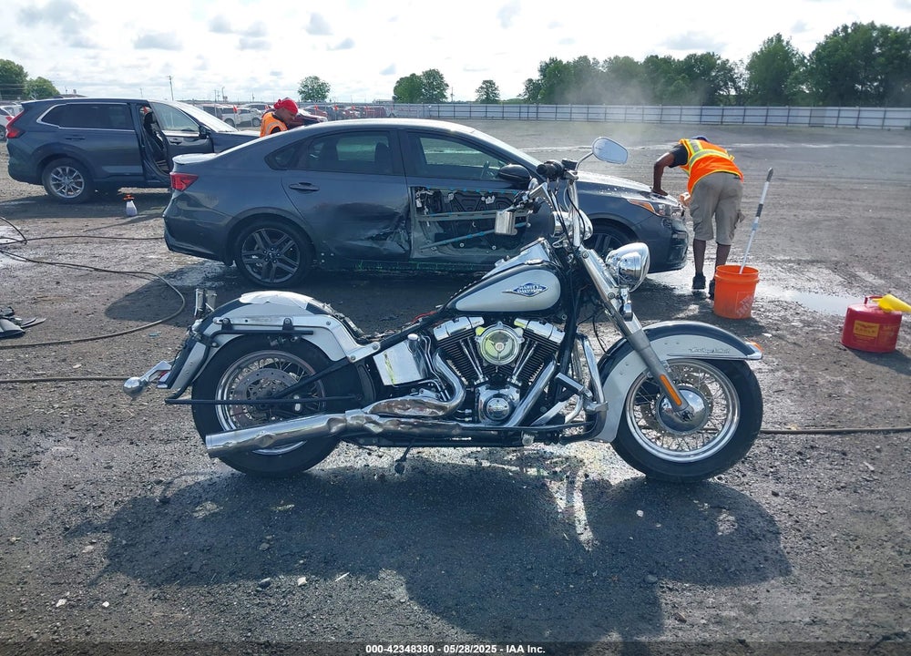 2013 HARLEY-DAVIDSON FLSTC HERITAGE SOFTAIL CLASSIC VIN: 1HD1BWV12DB036977