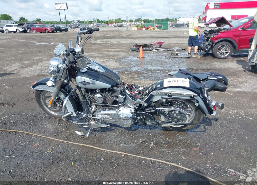2013 HARLEY-DAVIDSON FLSTC HERITAGE SOFTAIL CLASSIC VIN: 1HD1BWV12DB036977