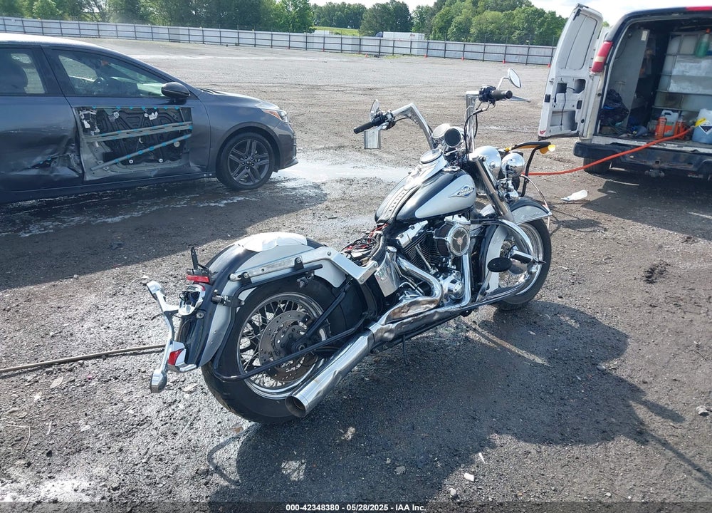 2013 HARLEY-DAVIDSON FLSTC HERITAGE SOFTAIL CLASSIC VIN: 1HD1BWV12DB036977