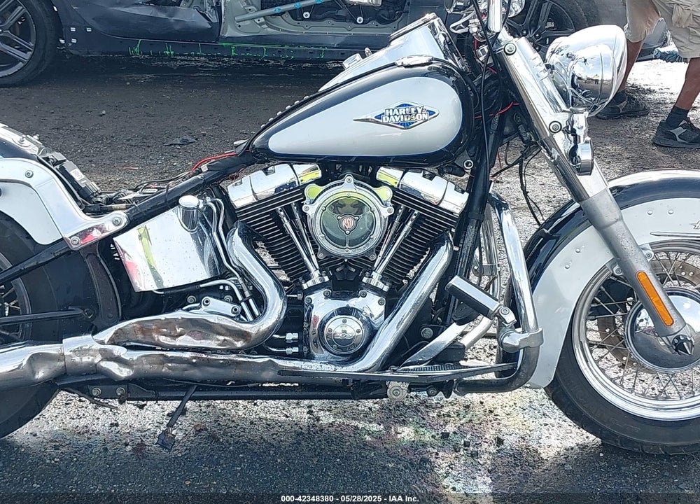 2013 HARLEY-DAVIDSON FLSTC HERITAGE SOFTAIL CLASSIC VIN: 1HD1BWV12DB036977