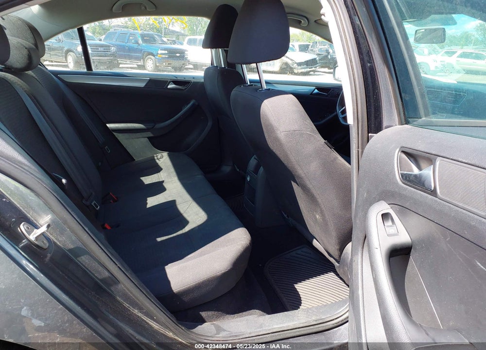 2015 VOLKSWAGEN JETTA 1.8T SE VIN: 3VWD07AJ7FM348009