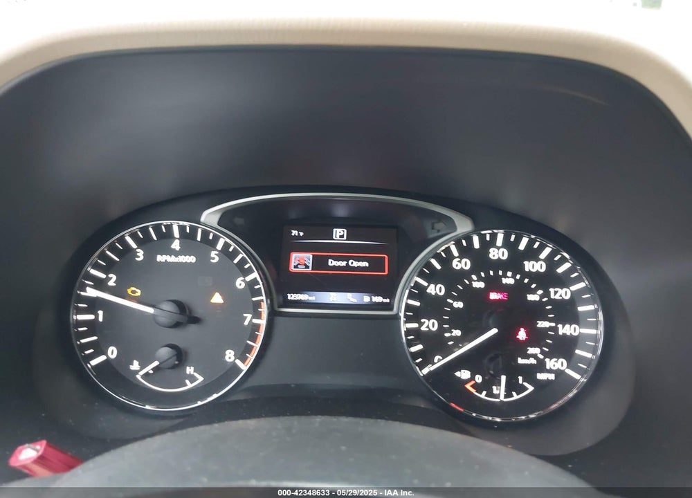 2017 NISSAN PATHFINDER VIN: 5N1DR2MN0HC610527