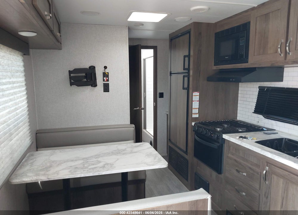 2021 FOREST RIVER SILVER LAKE TRAVEL TRAILER 31' VIN: 5ZT2SKSBXM9007115