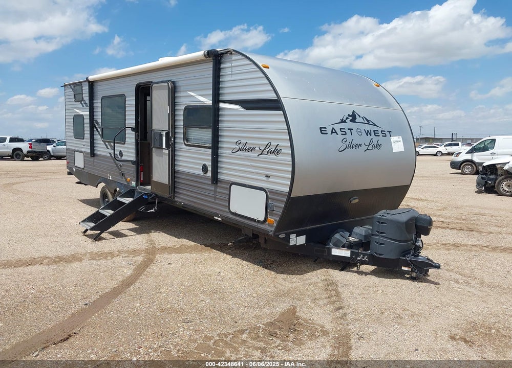 2021 FOREST RIVER SILVER LAKE TRAVEL TRAILER 31' VIN: 5ZT2SKSBXM9007115