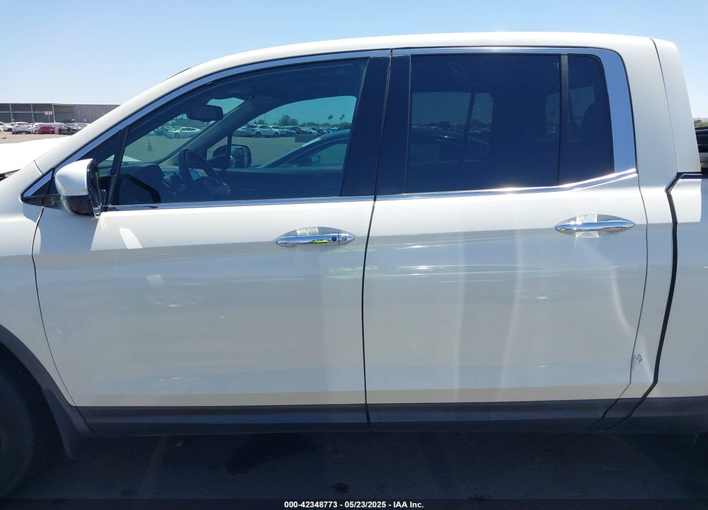 2019 HONDA RIDGELINE RTL-E VIN: 5FPYK3F74KB009279