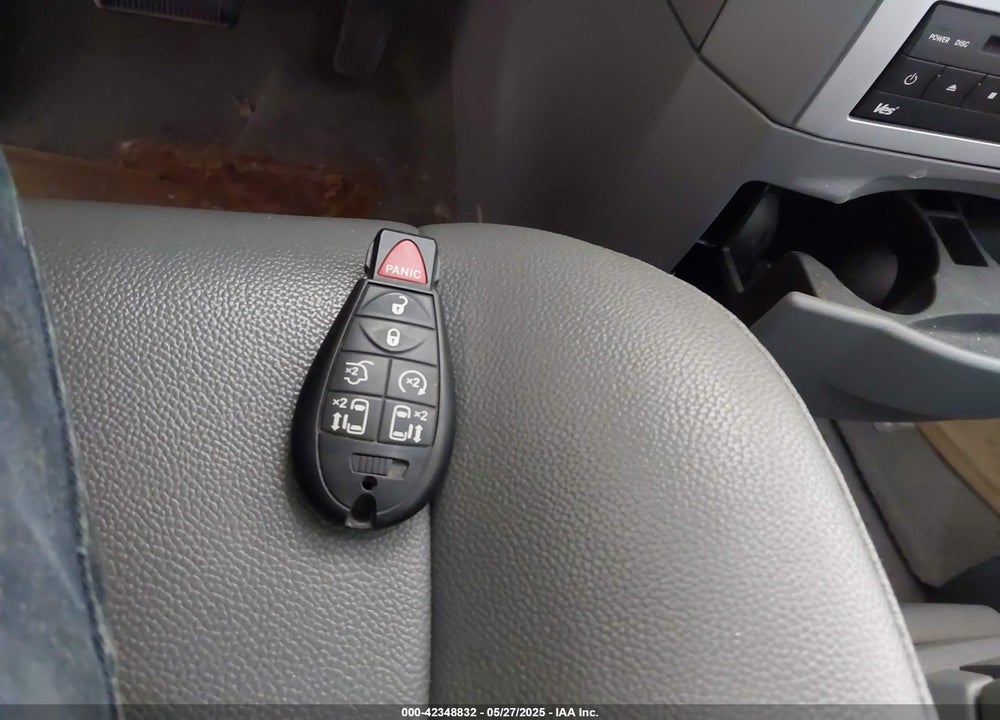 2008 CHRYSLER TOWN & COUNTRY VIN: 2A8HR54P58R828889