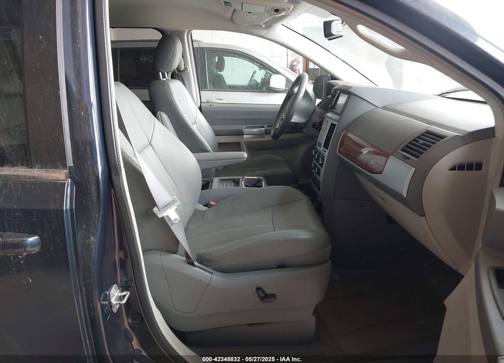 2008 CHRYSLER TOWN & COUNTRY VIN: 2A8HR54P58R828889