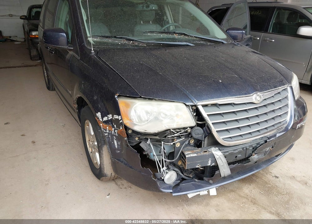 2008 CHRYSLER TOWN & COUNTRY VIN: 2A8HR54P58R828889
