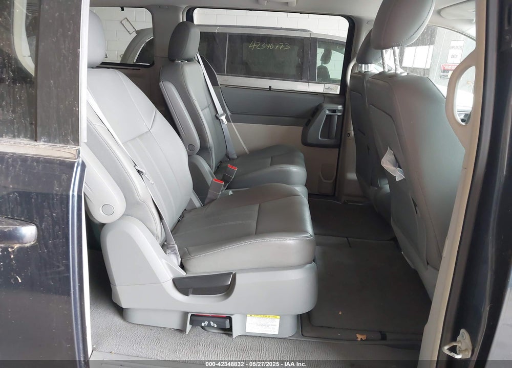 2008 CHRYSLER TOWN & COUNTRY VIN: 2A8HR54P58R828889