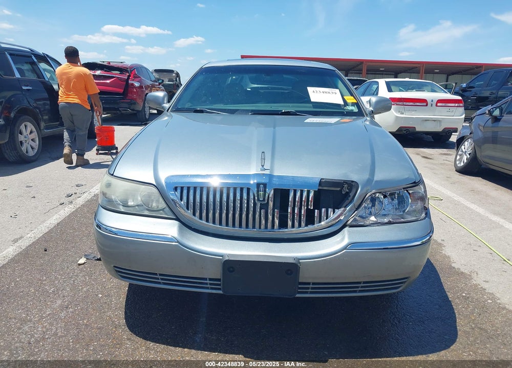 2006 LINCOLN TOWN CAR VIN: 1LNHM82VX6Y625932