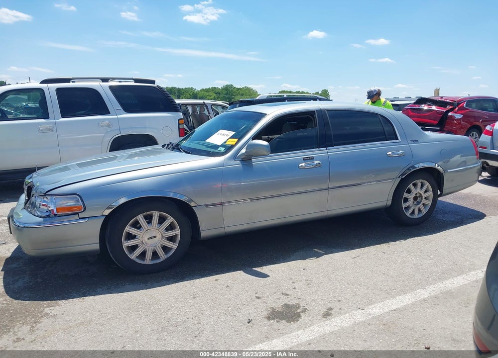 2006 LINCOLN TOWN CAR VIN: 1LNHM82VX6Y625932