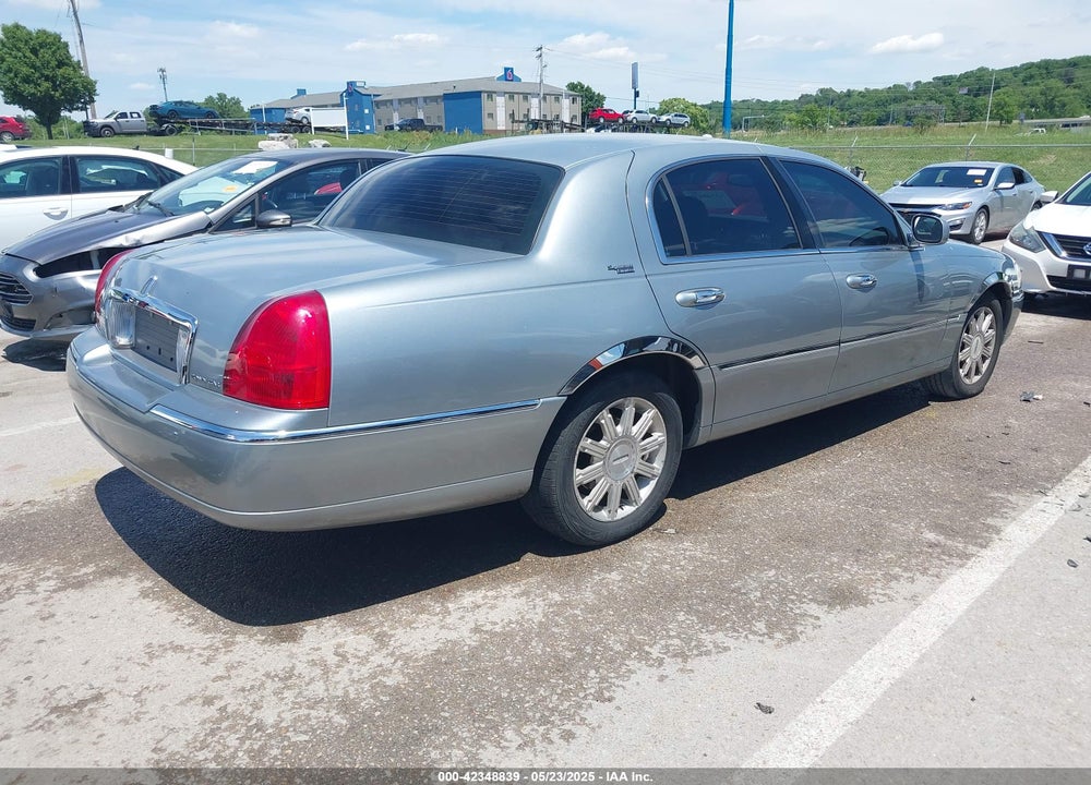 2006 LINCOLN TOWN CAR VIN: 1LNHM82VX6Y625932