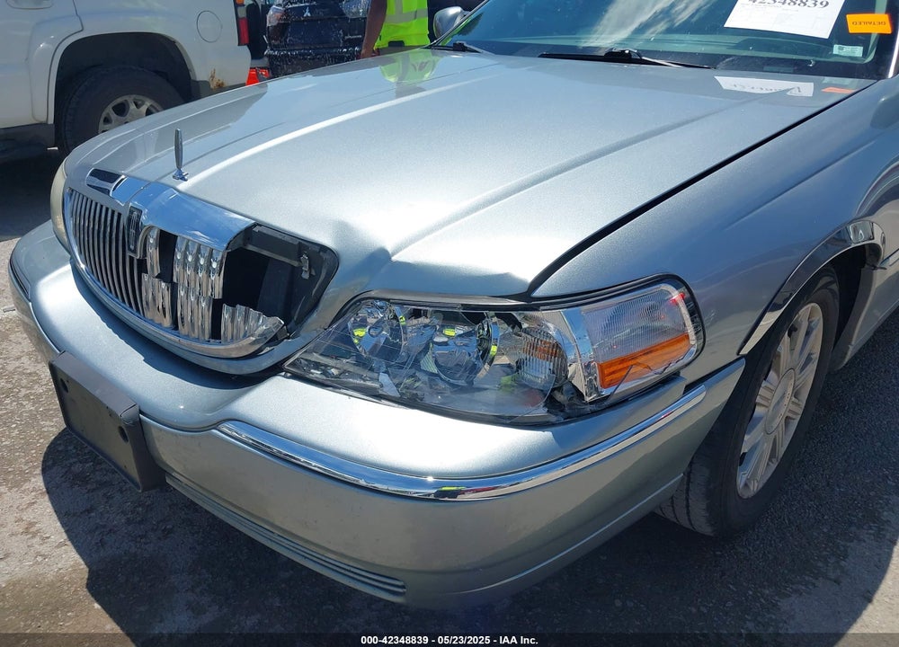 2006 LINCOLN TOWN CAR VIN: 1LNHM82VX6Y625932
