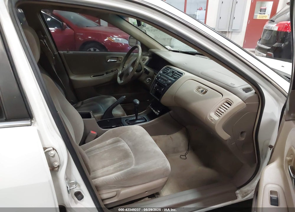 1999 HONDA ACCORD LX VIN: 1HGCG6655XA043768