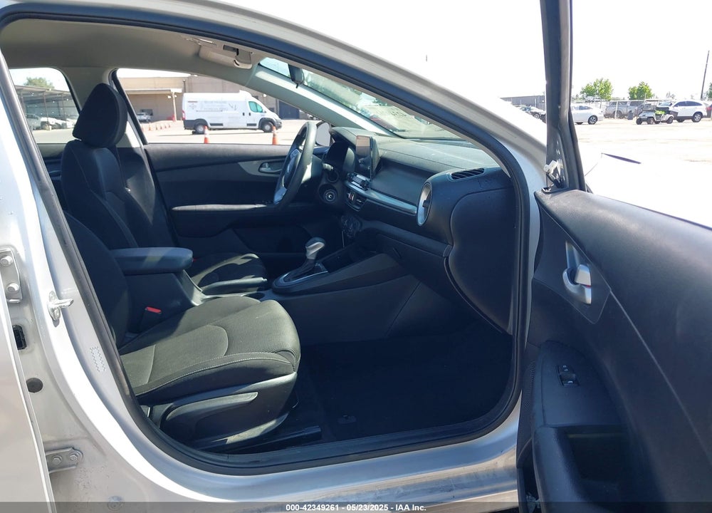 2021 KIA FORTE VIN: 3KPF24AD5ME310591