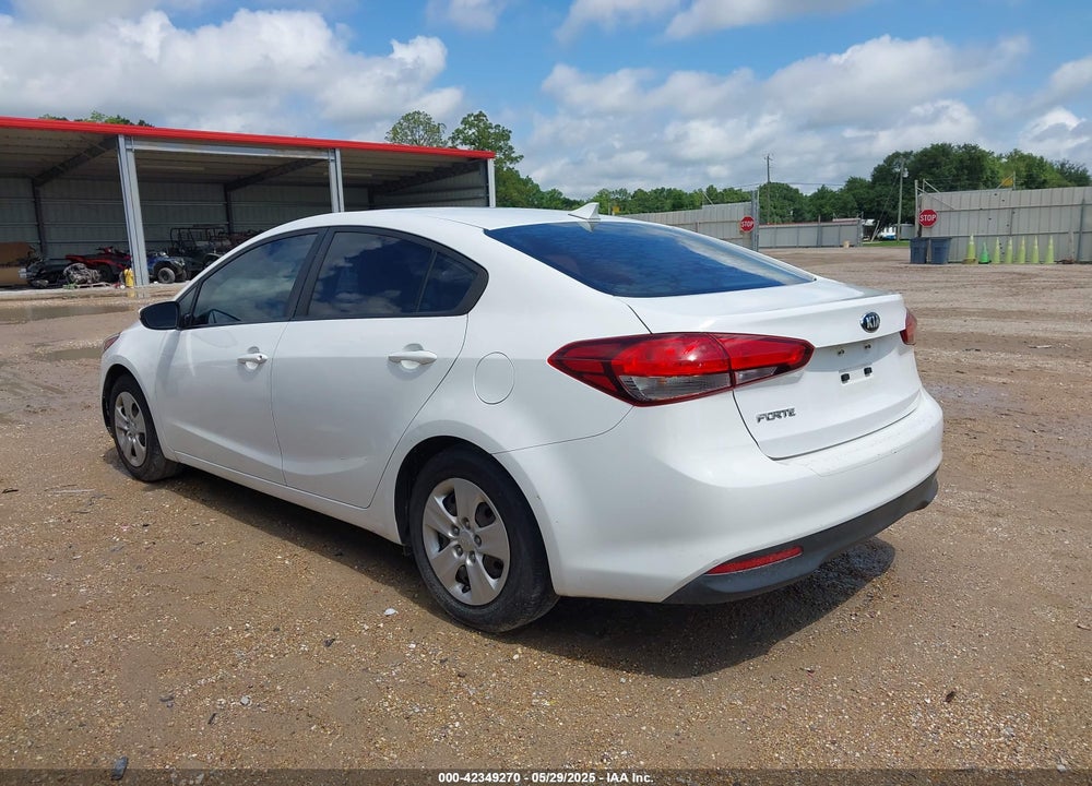 2017 KIA FORTE VIN: 3KPFK4A7XHE067411