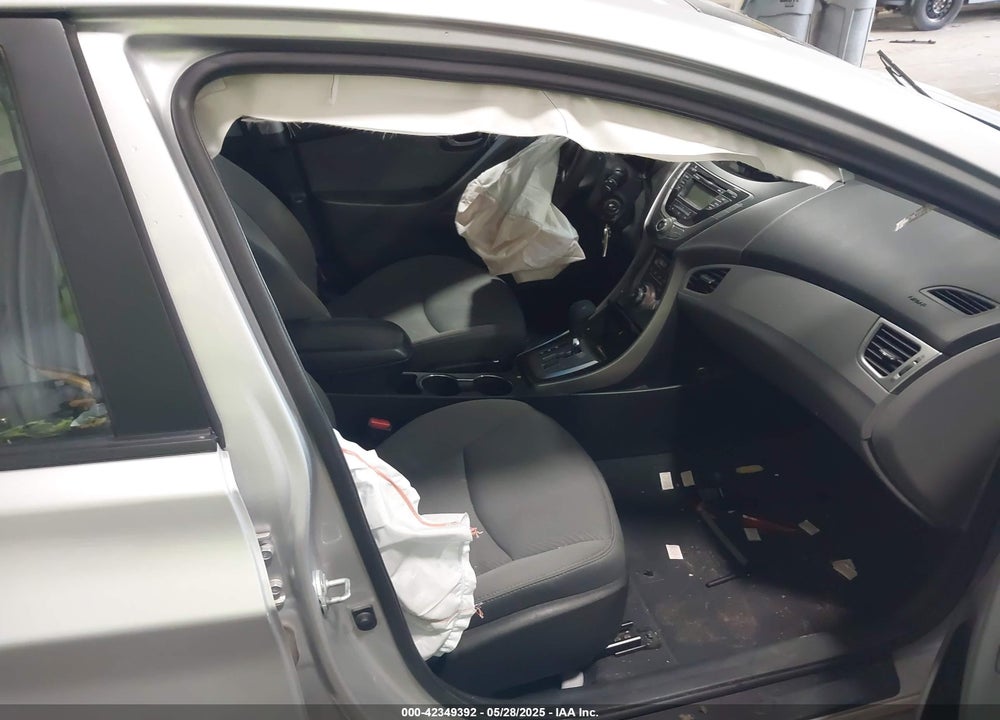 2013 HYUNDAI ELANTRA VIN: 5NPDH4AE8DH210074
