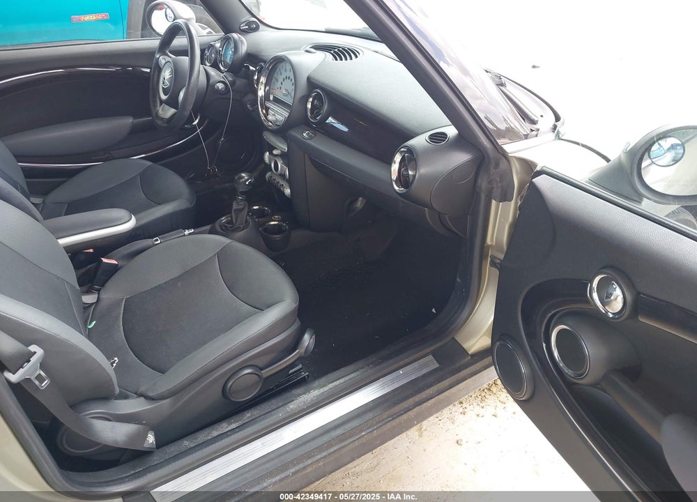 2010 MINI COOPER VIN: WMWMR3C52ATU97825