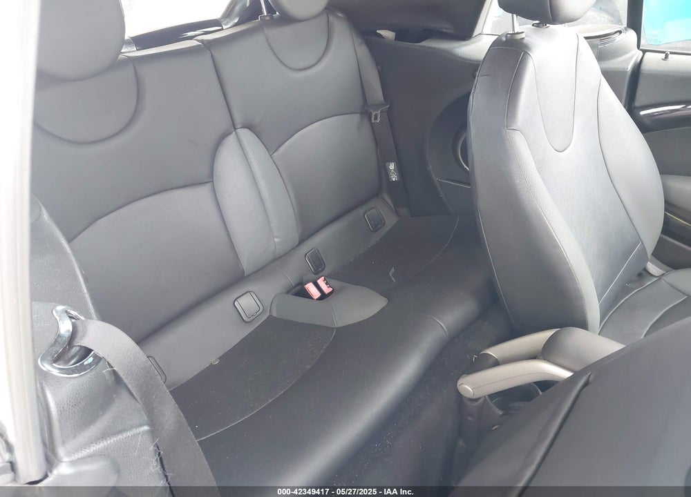 2010 MINI COOPER VIN: WMWMR3C52ATU97825