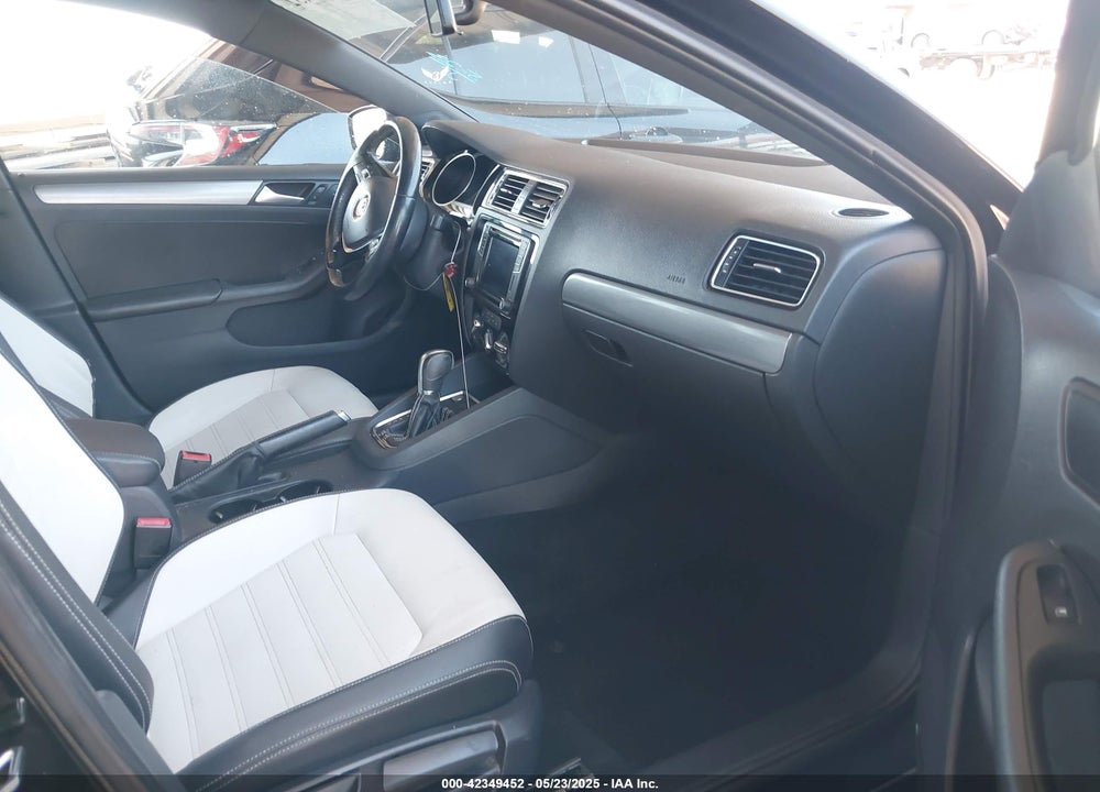 2016 VOLKSWAGEN JETTA 1.8T SPORT VIN: 3VWD17AJ7GM365178