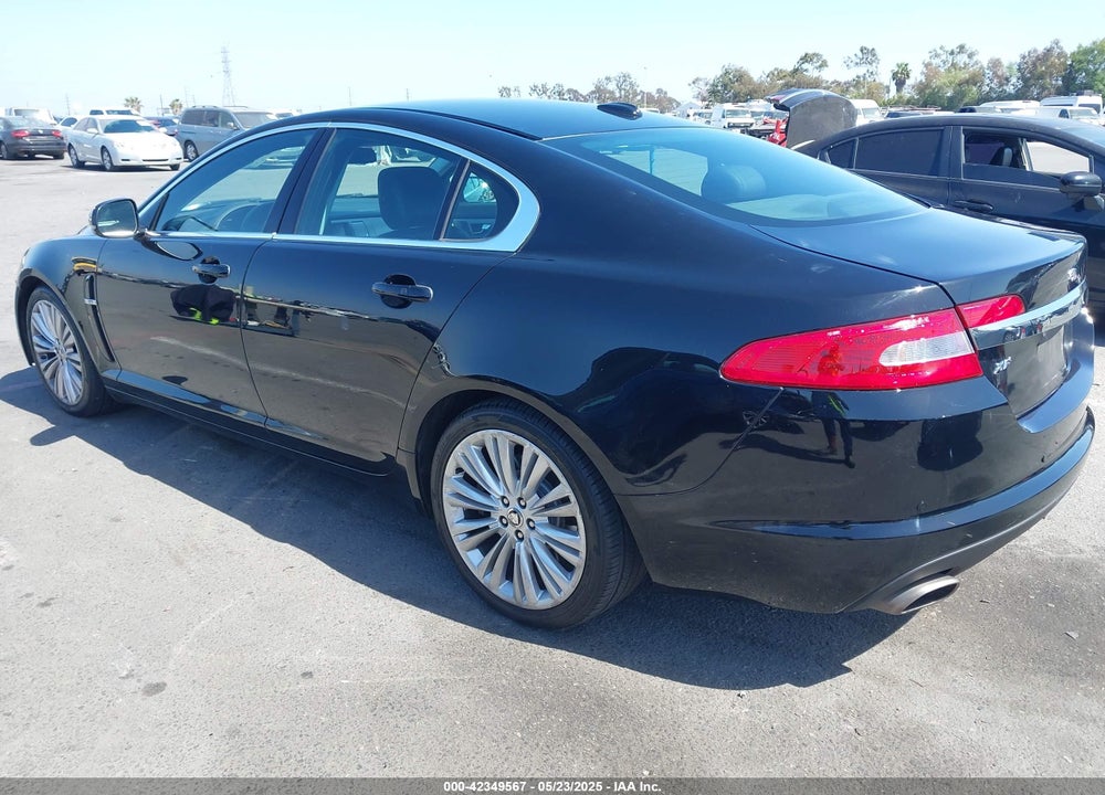 2011 JAGUAR XF VIN: SAJWA0GB2BLR95303