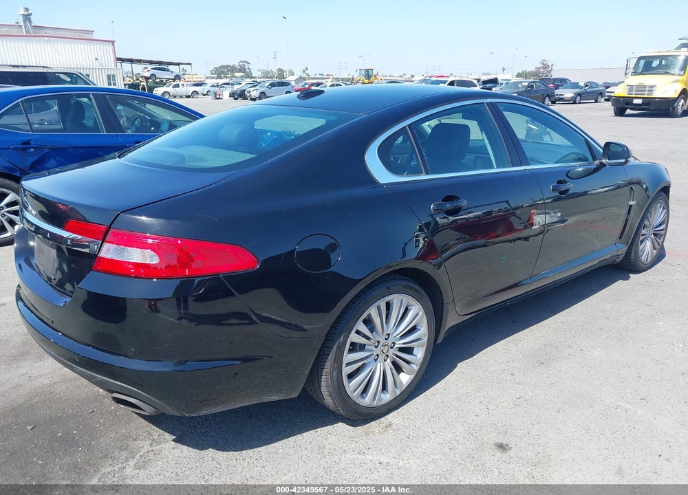 2011 JAGUAR XF VIN: SAJWA0GB2BLR95303
