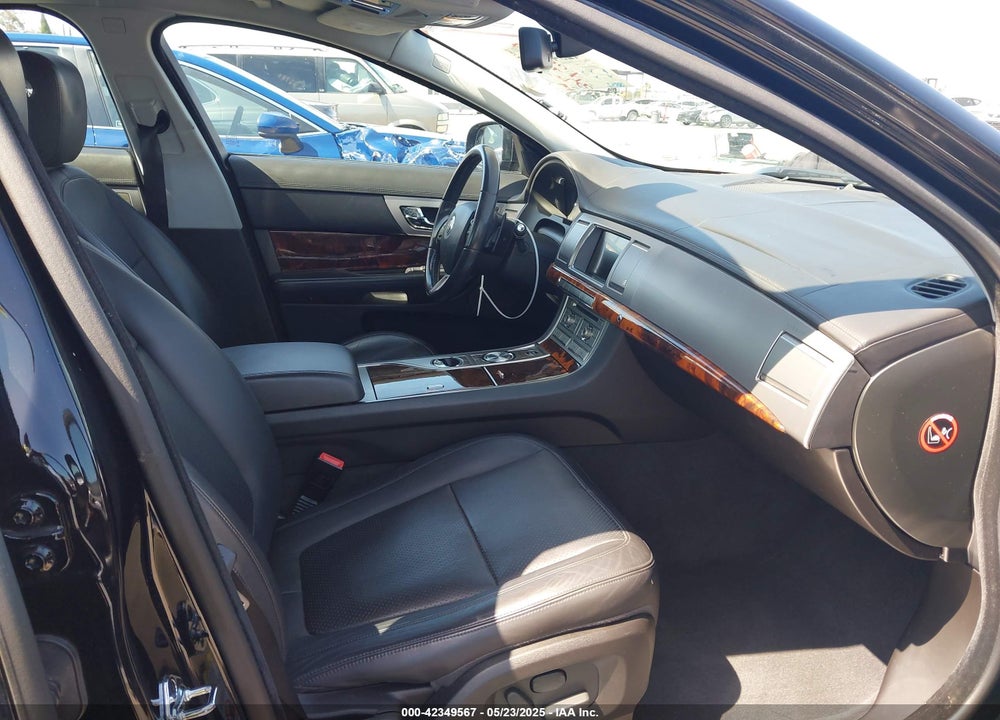 2011 JAGUAR XF VIN: SAJWA0GB2BLR95303
