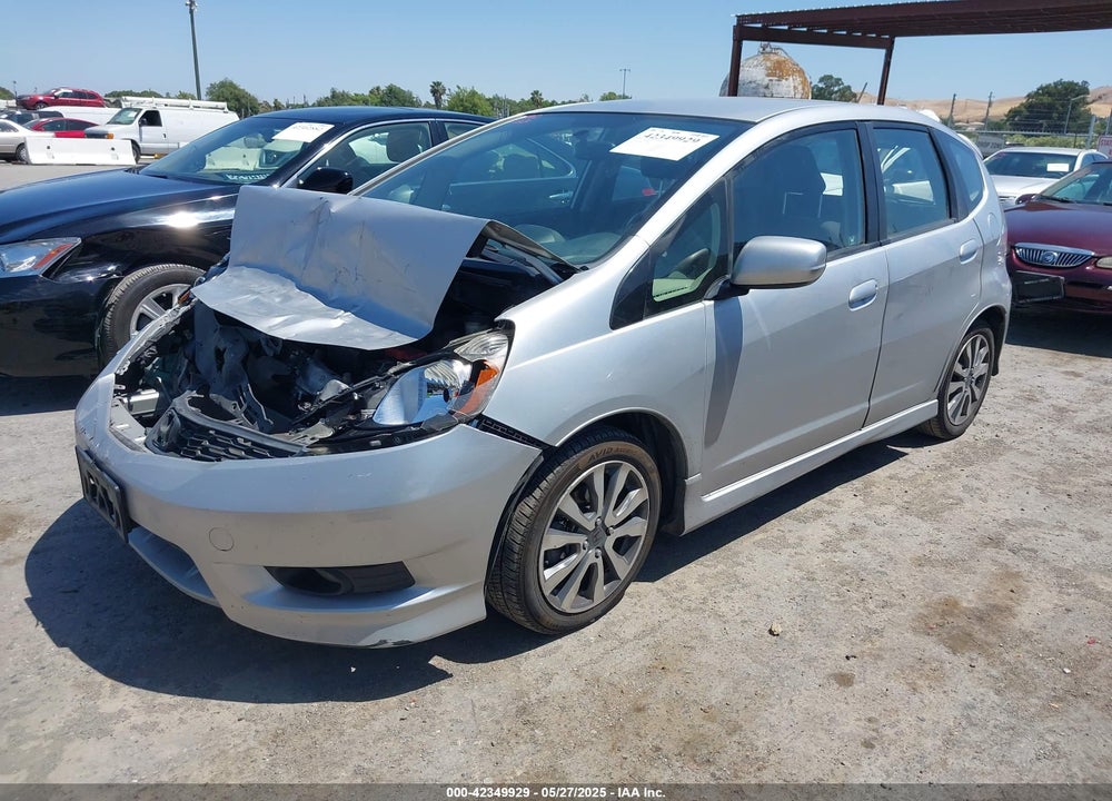 2013 HONDA FIT VIN: JHMGE8H56DC009996