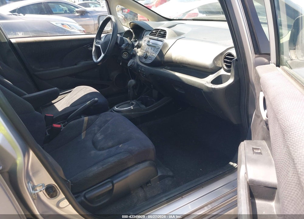 2013 HONDA FIT VIN: JHMGE8H56DC009996