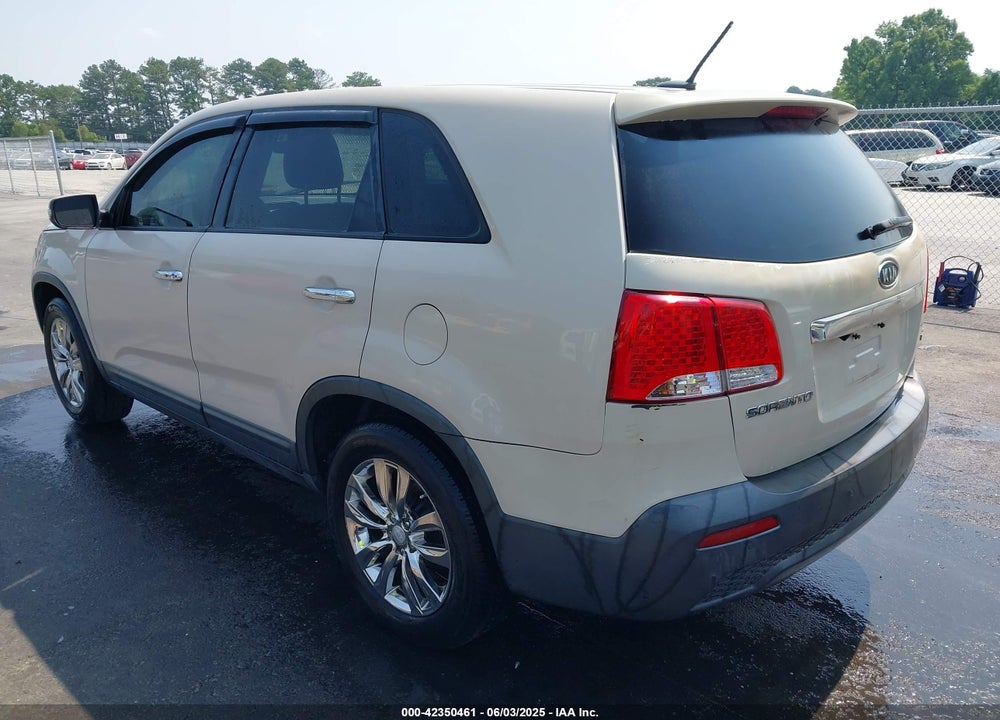 2011 KIA SORENTO VIN: 5XYKU4A25BG027552