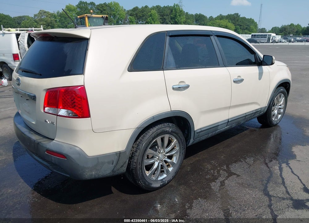 2011 KIA SORENTO VIN: 5XYKU4A25BG027552
