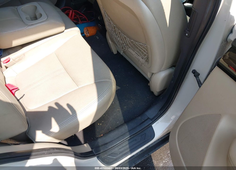 2011 KIA SORENTO VIN: 5XYKU4A25BG027552