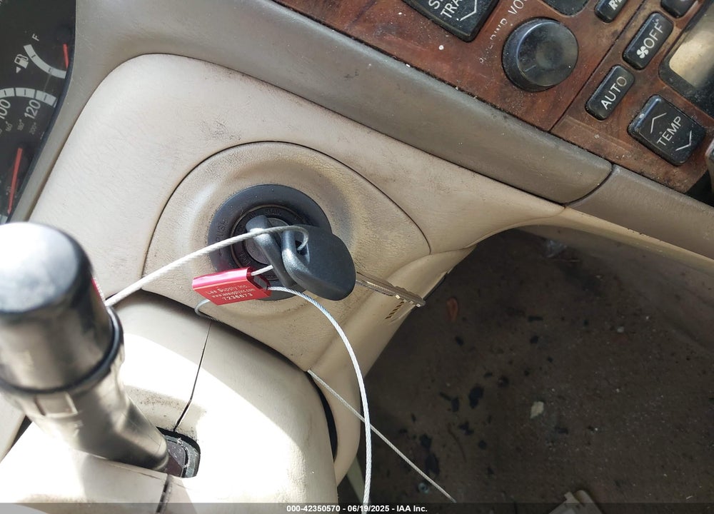 2000 TOYOTA AVALON XLS VIN: 4T1BF28B2YU048155
